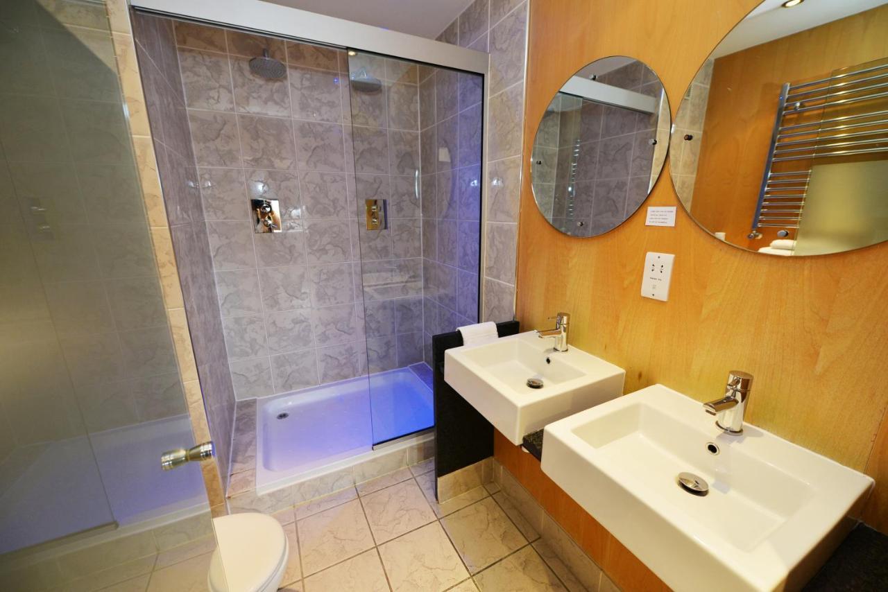 Hotel Glynhill & Near Airport 4*