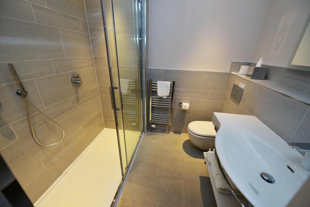 Hotel Glynhill & Near Airport